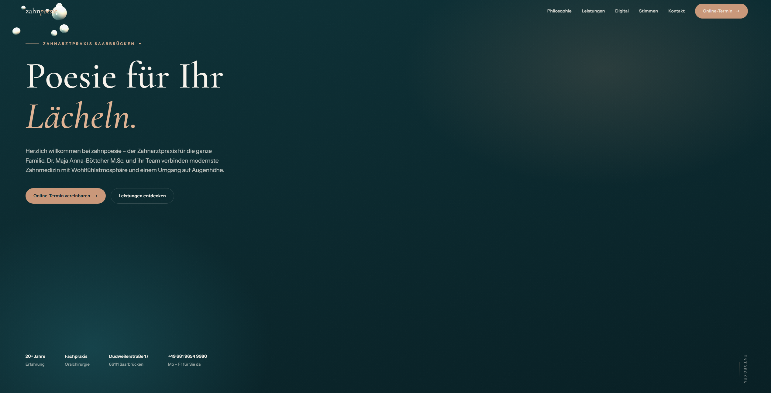 Webseite der Zahnarztpraxis zahnpoesie in Saarbrücken — Startbereich mit dem Titel „Poesie für Ihr Lächeln“